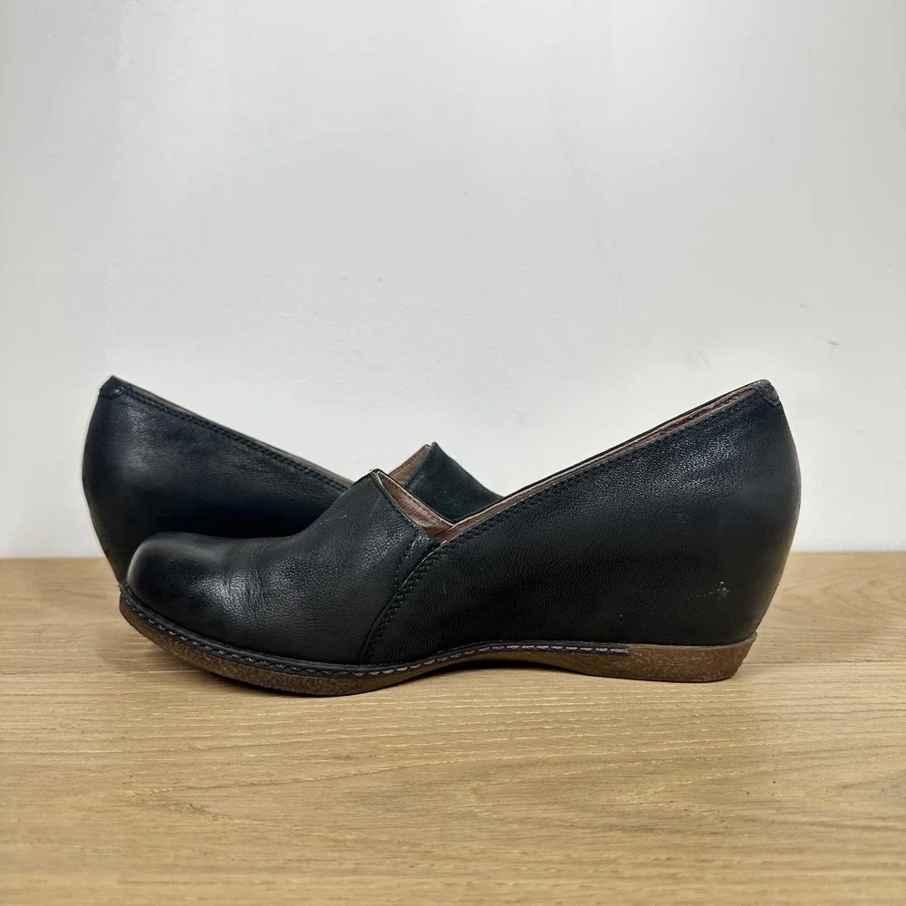 Dansko Wedge Shoes Women 6 Black Leather Slip On Comfort Minimalist Workwear